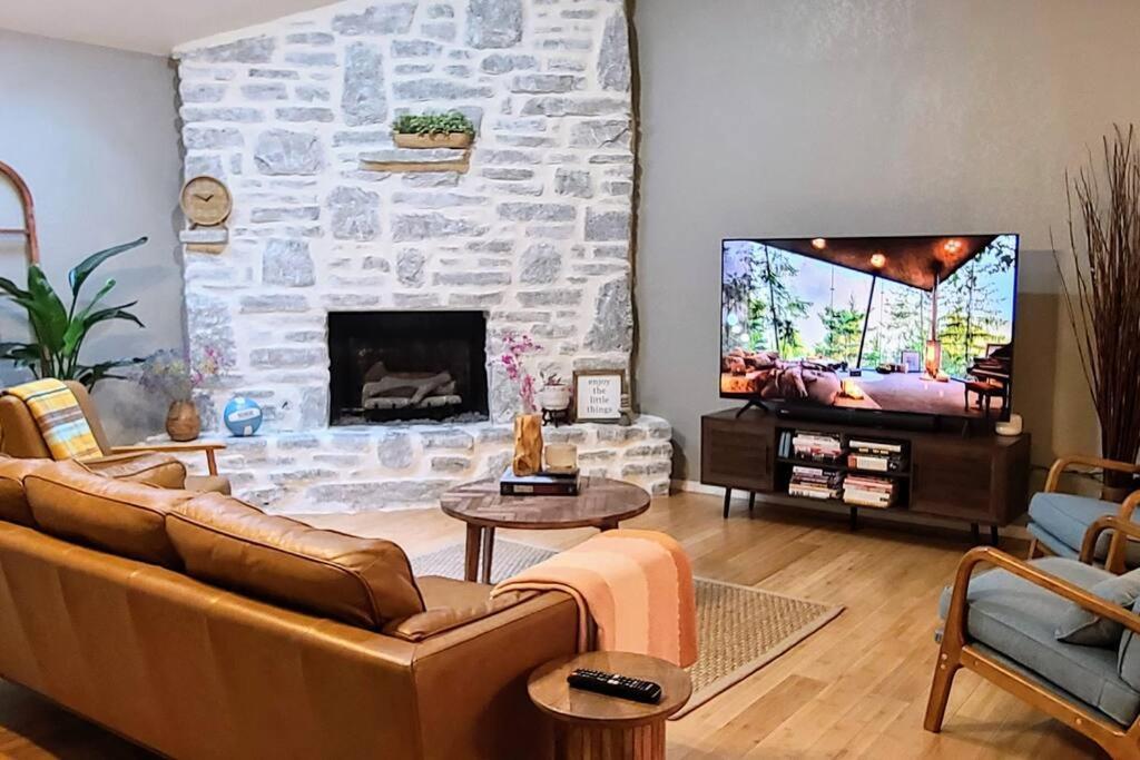 Centrally Located In Rogers And Bentonville! -Private Rooms 외부 사진