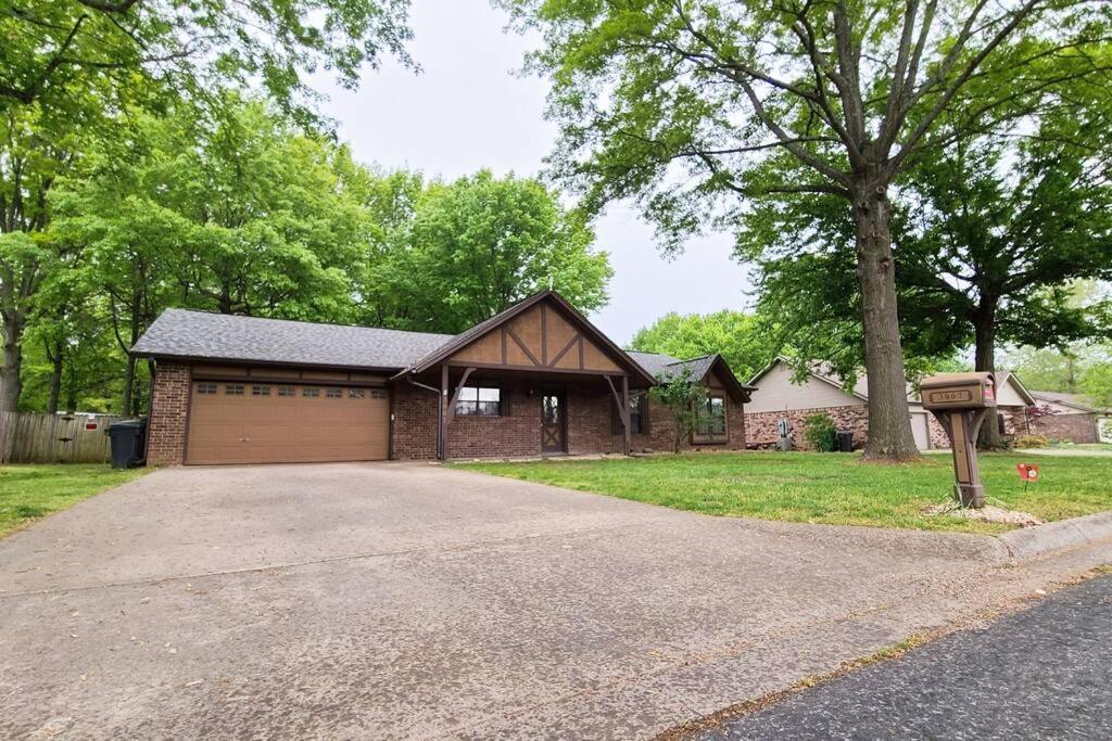 Centrally Located In Rogers And Bentonville! -Private Rooms 외부 사진