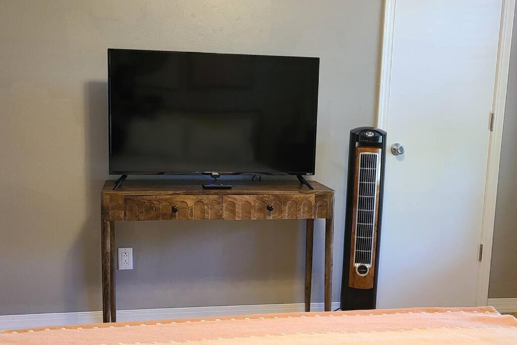 Centrally Located In Rogers And Bentonville! -Private Rooms 외부 사진